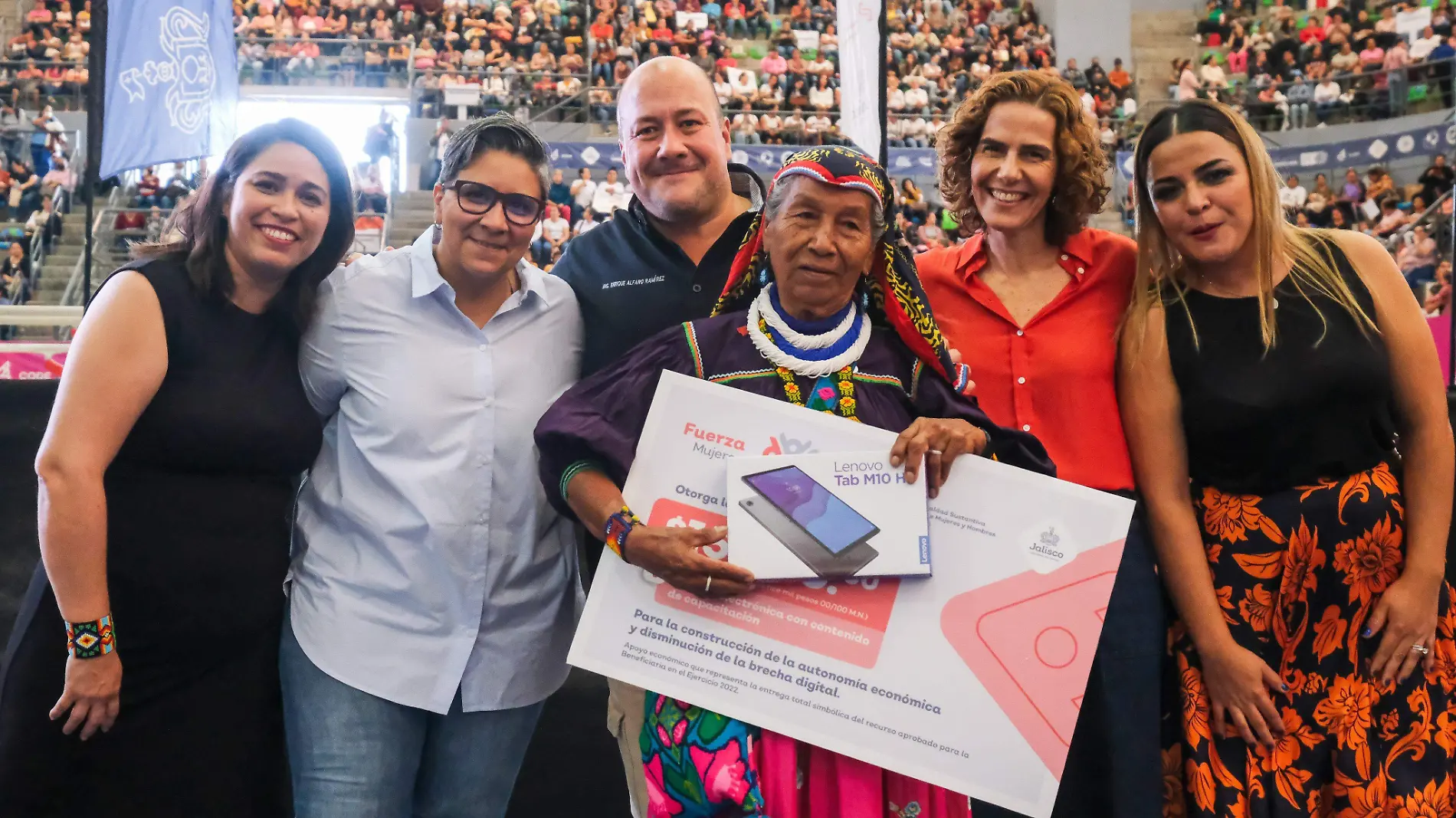 Entrega de apoyos a mujeres emprendedoras